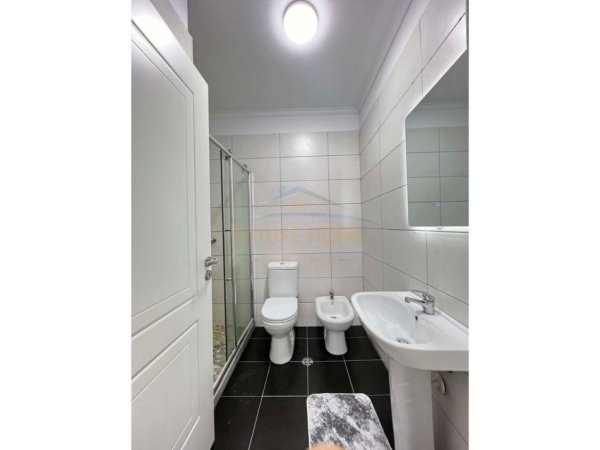 Tirane, shitet apartament 2+1+Ballkon Kati 8, 97 m² 155.000 € (Unaza e Re)