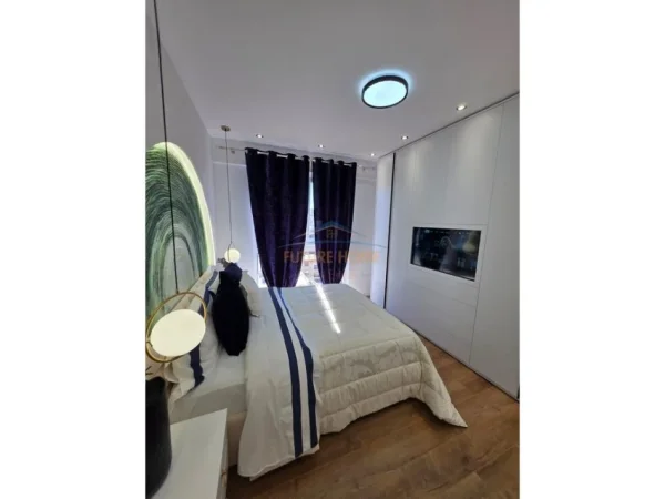 Tirane, shitet apartament 2+1 Kati 8, 90 m² (21Dhjetori)