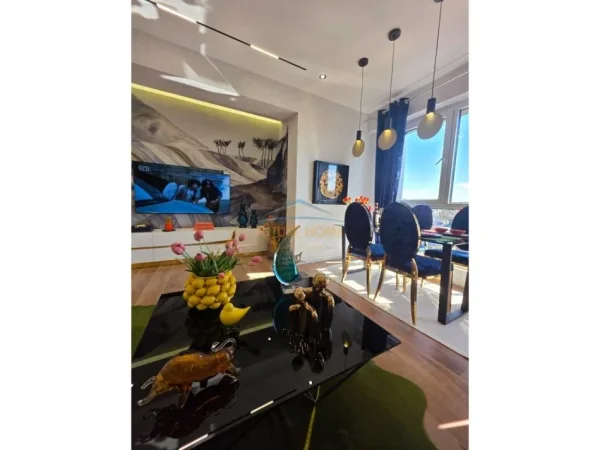 Tirane, shitet apartament 2+1 Kati 8, 90 m² (21Dhjetori)