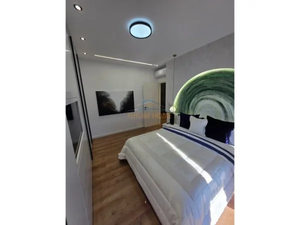 Tirane, shitet apartament 2+1 Kati 8, 90 m² (21Dhjetori)