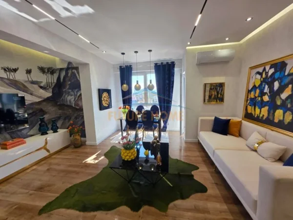 Tirane, shitet apartament 2+1 Kati 8, 90 m² (21Dhjetori)