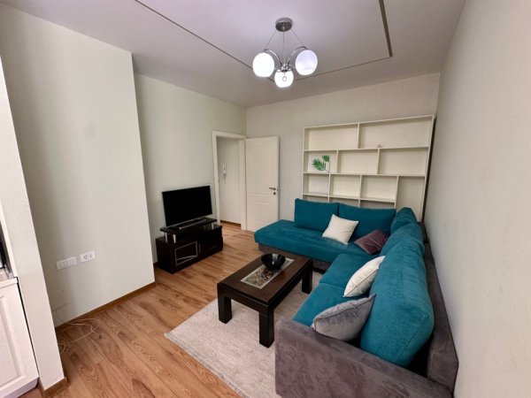 Tirane, jepet me qera apartament 1+1+Aneks+Ballkon Kati 3, 65 m² 500 € (Karl Gega)