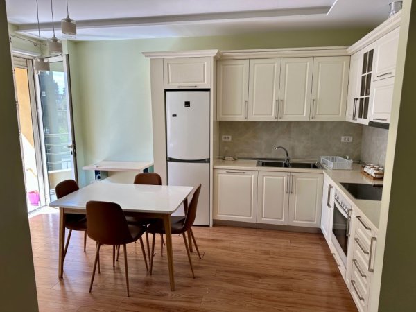 Tirane, jepet me qera apartament 1+1+Aneks+Ballkon Kati 3, 65 m² 500 € (Karl Gega)