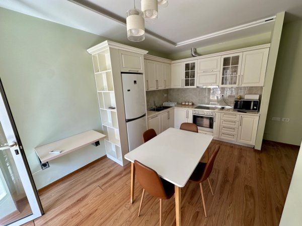 Tirane, jepet me qera apartament 1+1+Aneks+Ballkon Kati 3, 65 m² 500 € (Karl Gega)