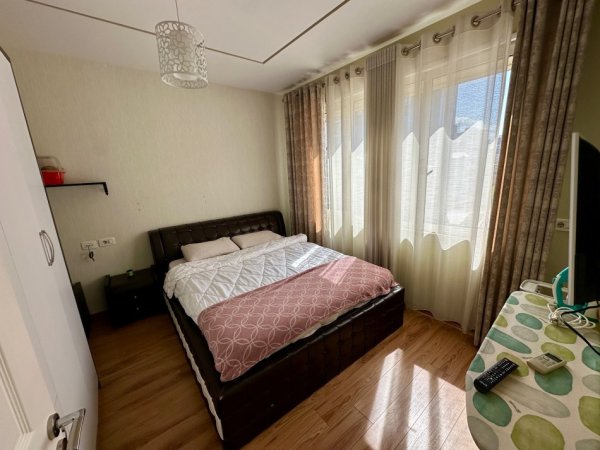 Tirane, jepet me qera apartament 1+1+Aneks+Ballkon Kati 3, 65 m² 500 € (Karl Gega)