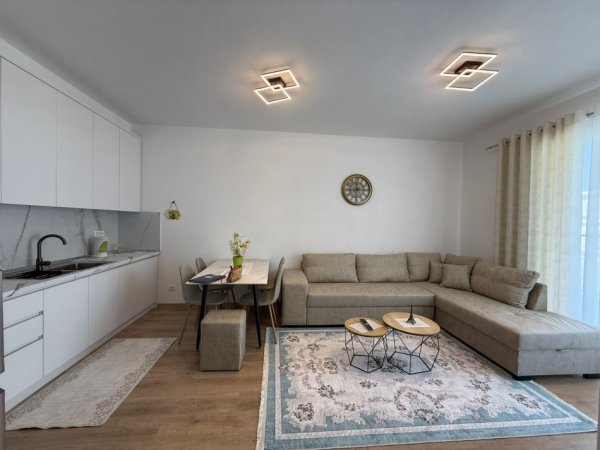 Tirane, jepet me qera apartament 2+1 Kati 4, 91 m² 450 € (UNIVERS CITY)