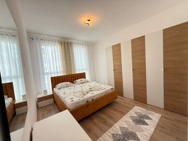 Tirane, jepet me qera apartament 2+1 Kati 4, 91 m² 450 € (UNIVERS CITY)
