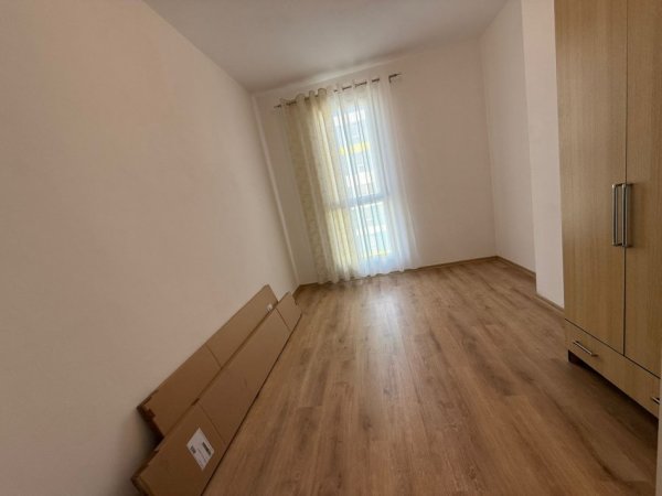 Tirane, jepet me qera apartament 2+1 Kati 4, 91 m² 450 € (UNIVERS CITY)