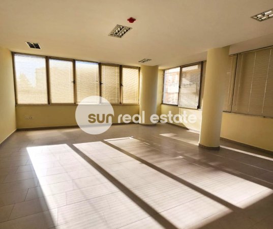 Shkoder, jepet me qera ambjent biznesi Kati 2, 51 m² (TRUMA)