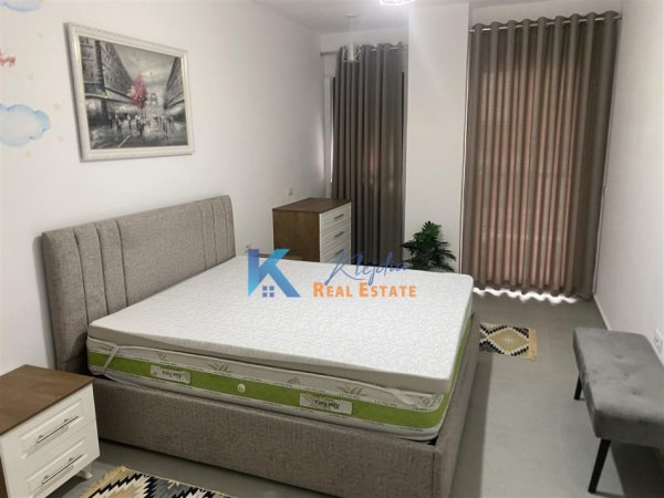 Tirane, jap me qera apartament 1+1+Ballkon Kati 1, 73 m² (Rruga e Durresit, afer Hotel Colosseo)