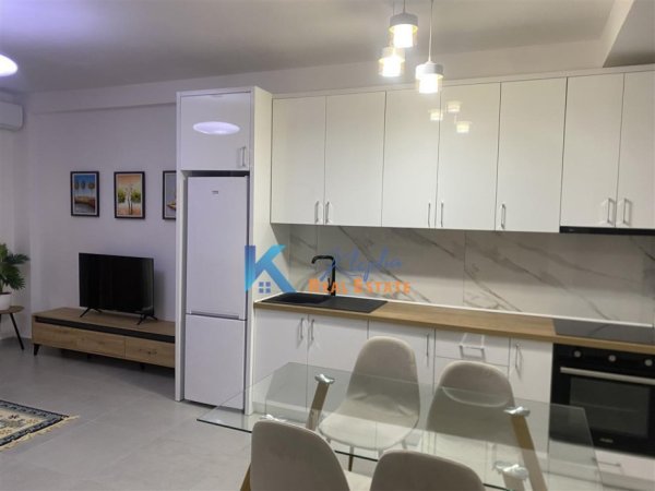 Tirane, jap me qera apartament 1+1+Ballkon Kati 1, 73 m² (Rruga e Durresit, afer Hotel Colosseo)