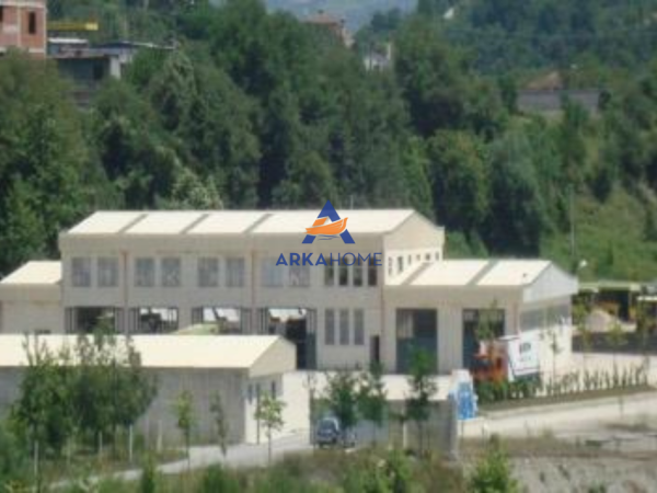 Tirane, jepet me qera magazine Kati 0, 7.500 m² 6.000 € (mullet)