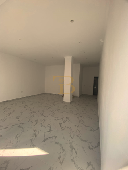 Tirane, jepet me qera dyqan Kati 0, 50 m² 500 € (Rruga Bardhyl)