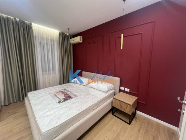 Tirane, jap me qera apartament 2+1 Kati 3, 70 m² 650 € (Rruga e Kavajes, afer Kishes Katolike)