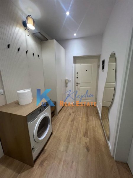 Tirane, jap me qera apartament 2+1 Kati 3, 70 m² 650 € (Rruga e Kavajes, afer Kishes Katolike)