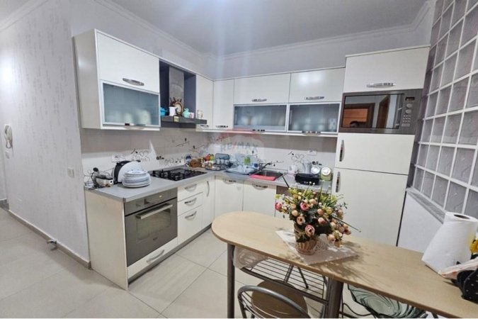 Durres, shitet apartament 2+1 Kati 6, 80 m² 140.000 € (Lagjja 13, Qendër, Durrës)