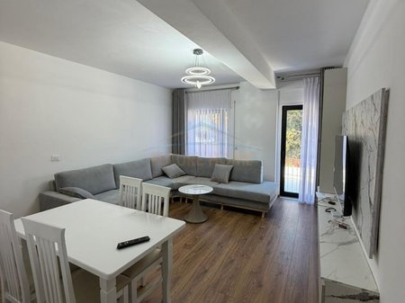 Tirane, jepet me qera apartament 1+1 Kati 2, 81 m² 650 € 