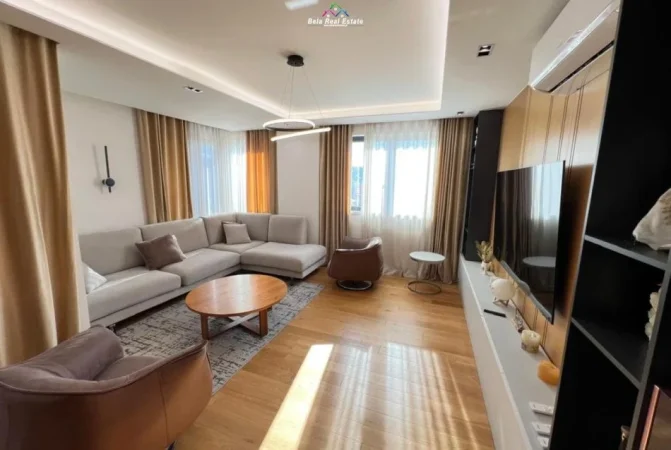 Tirane, jepet me qera apartament 3+1 Kati 10, 210 m² 1.000 € (Rruga Teodor Keko)