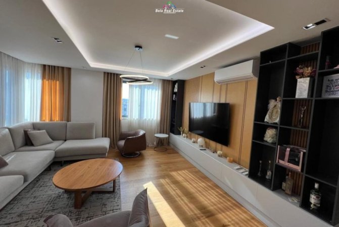 Tirane, jepet me qera apartament 3+1 Kati 10, 210 m² 1.200 € (Rruga Teodor Keko)