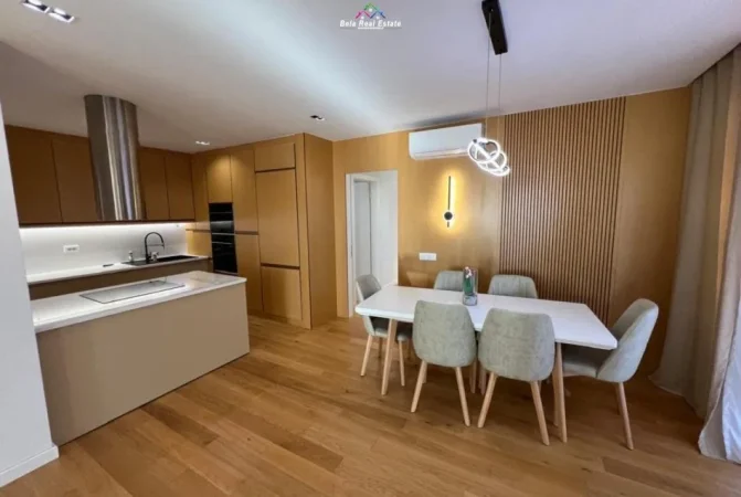 Tirane, jepet me qera apartament 3+1 Kati 10, 210 m² 1.000 € (Rruga Teodor Keko)