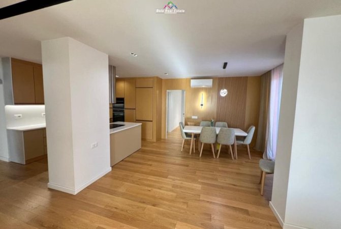 Tirane, jepet me qera apartament 3+1 Kati 10, 210 m² 1.200 € (Rruga Teodor Keko)