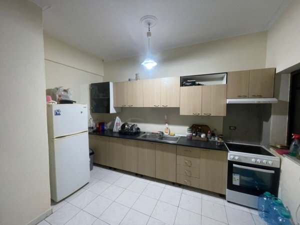 Tirane, shitet apartament 2+1+Ballkon Kati 2, 115 m² 190.000 € (Bllok Rruga Margarita Tutulani)