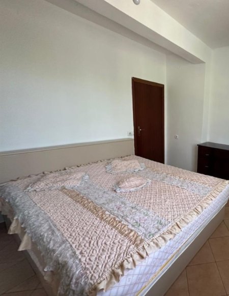 Tirane, jepet me qera Vile 1+1 Kati 1, 70 m² (Blloku Gintash)