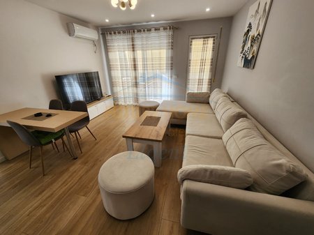 Tirane, jepet me qera apartament 2+1 Kati 4, 93 m²