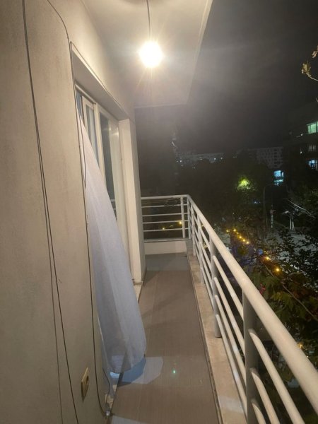 Tirane, jepet me qera apartament 2+1+Ballkon Kati 2, 95 m² 600 € (Kristal Center)