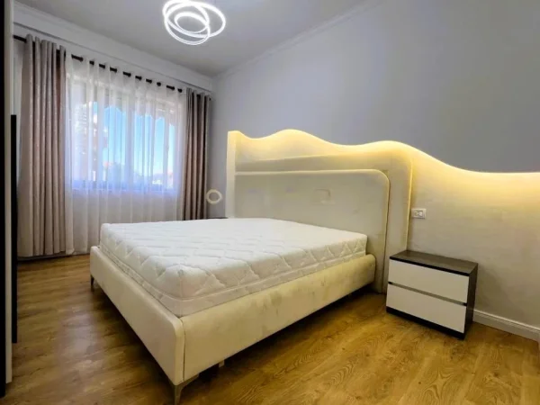 Tirane, shitet apartament 2+1 Kati 2, 107 m² 173.000 € (Astir)