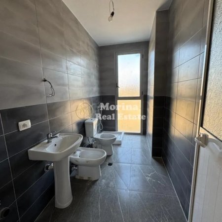 Tirane, jepet me qera apartament 2+1 Kati 2, 85 m² 400 € (Rruga 5 Maji)