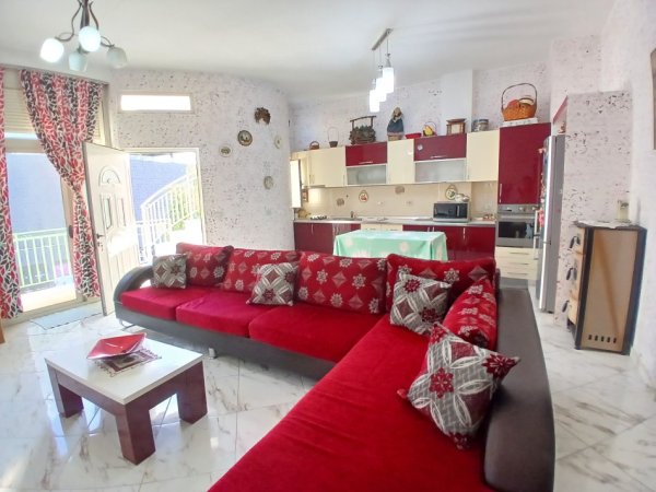 Tirane, jepet me qera apartament 1+1+Ballkon Kati 3, 70 m² 450 € (5 maji)