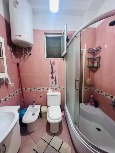 Tirane, jepet me qera apartament 1+1+Ballkon Kati 3, 70 m² 450 € (5 maji)