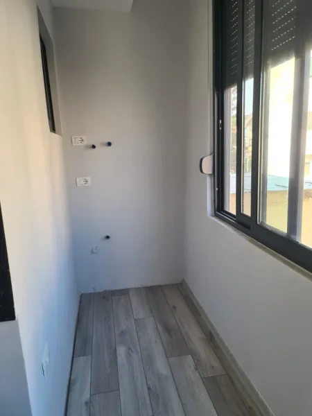 Tirane, shitet apartament 1+1 Kati 3, 128.000 € 