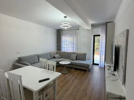 Tirane, jepet me qera apartament 1+1 Kati 2, 81 m² 650 € 