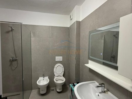 Tirane, jepet me qera apartament 1+1 Kati 2, 81 m² 650 € 