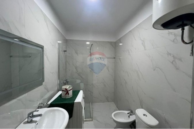 Tirane, jepet me qera apartament 1+1 , 55 m² 450 € (Astir)