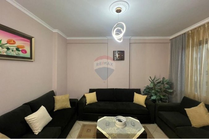 Tirane, jepet me qera apartament 1+1 , 55 m² 450 € (Astir)
