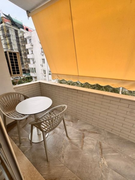 Tirane, jepet me qera apartament 2+1 Kati 4, 100 m² 900 € (NGJITUR ME LIQENIN E THATE)