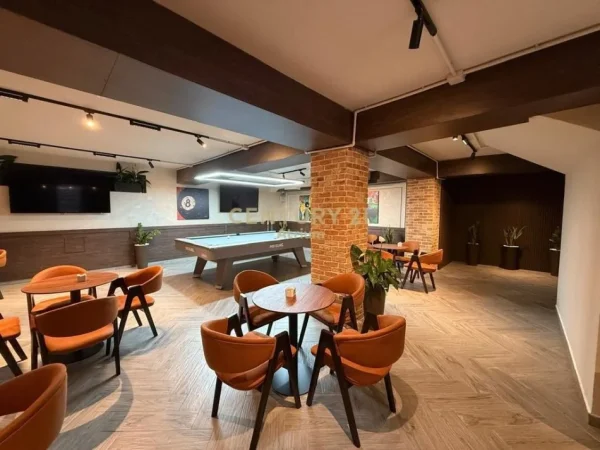 Tirane, shitet ambjent biznesi Kati 0, 238 m² 420.000 € (Petro Nini Luarasi)