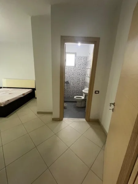 Tirane, jepet me qera apartament 2+1+Ballkon Kati 5, 110 m² 450 € (astir)