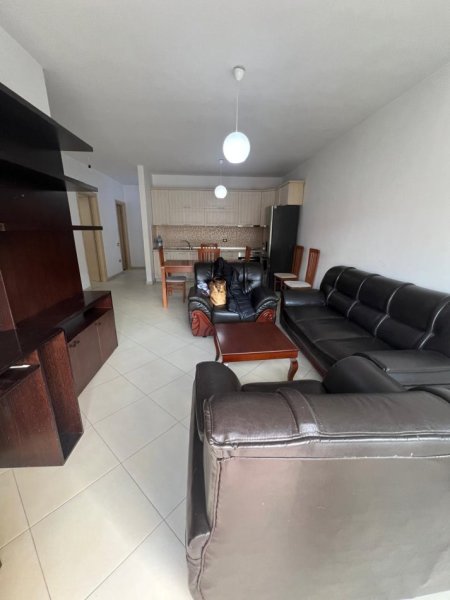 Tirane, jepet me qera apartament 2+1+Ballkon Kati 5, 110 m² 450 € (astir)