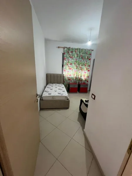 Tirane, jepet me qera apartament 2+1+Ballkon Kati 5, 110 m² 450 € (astir)