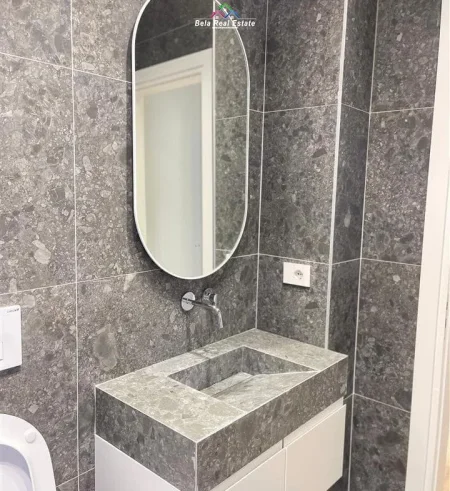 Tirane, jepet me qera apartament 1+1+Ballkon Kati 3, 76 m² 1.300 € (liqeni i thate)