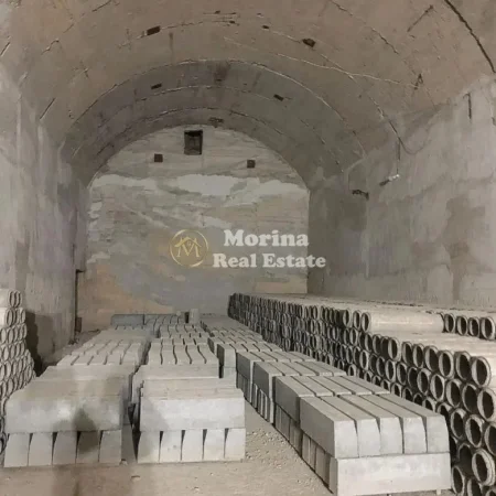 Tirane, shitet magazine , 6.000 m² 750.000 € (Shkoze)