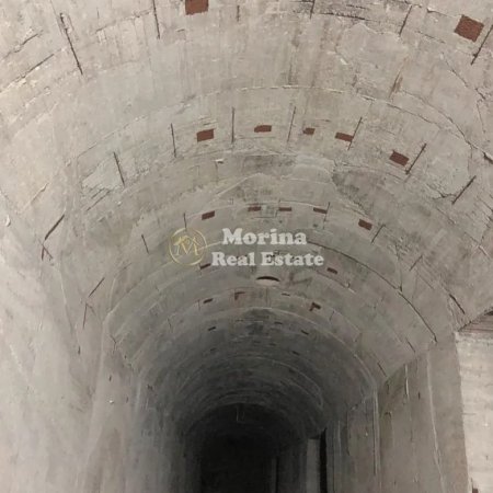 Tirane, shitet magazine , 6.000 m² 750.000 € (Shkoze)