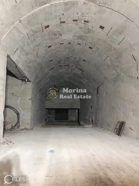 Tirane, shitet magazine , 6.000 m² 750.000 € (Shkoze)