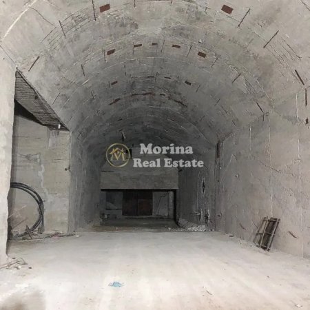 Tirane, shitet magazine , 6.000 m² 750.000 € (Shkoze)