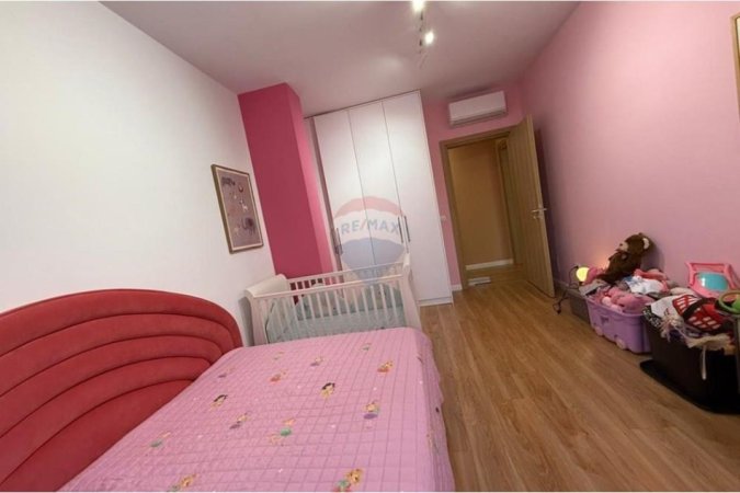 Tirane, jepet me qera apartament 2+1 Kati 5, 105 m² 1.300 € (Rruga e Barrikadave, Tiranë)