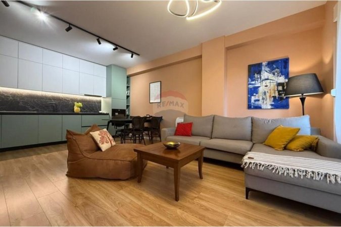 Tirane, jepet me qera apartament 2+1 Kati 5, 105 m² 1.300 € (Rruga e Barrikadave, Tiranë)